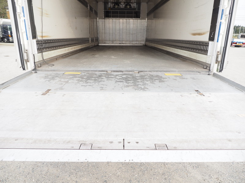 いすゞ フォワード 冷凍バン 中型 PKG-FRR90T2 年式 H23[写真17]