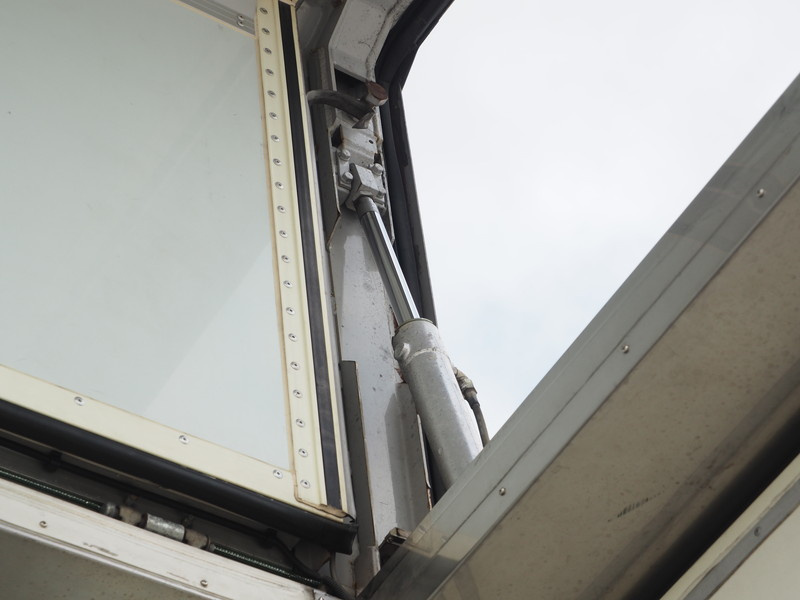 いすゞ ギガ 冷凍ウイング 大型 PJ-CYL51V5 年式 H17[写真18]