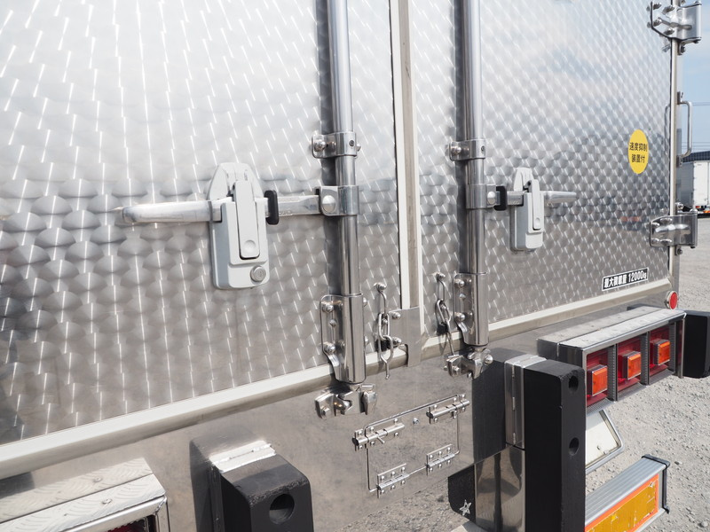 いすゞ ギガ 冷凍ウイング 大型 PJ-CYL51V5 年式 H17[写真09]