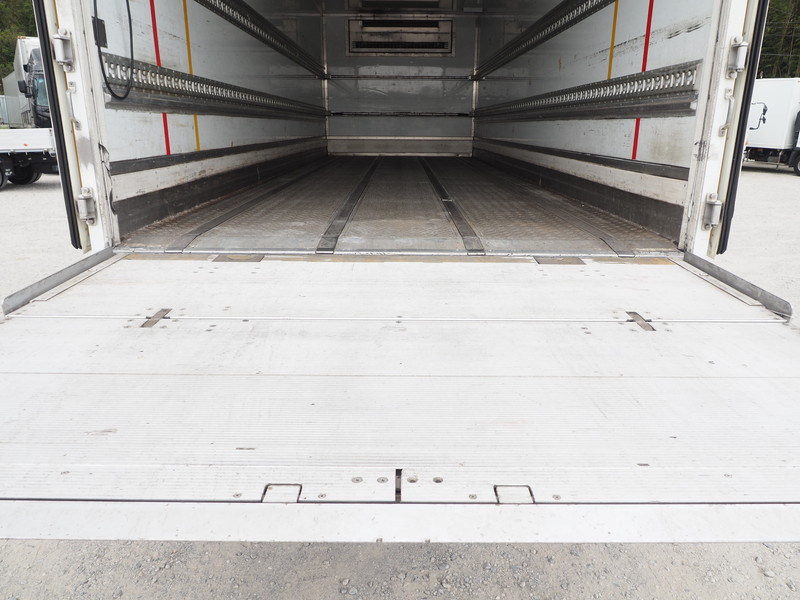 いすゞ フォワード 冷凍バン 中増t SKG-FSR90T2 年式 H25[写真16]