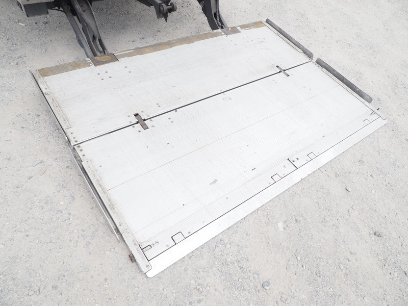 いすゞ フォワード 冷凍バン 中増t SKG-FSR90T2 年式 H25[写真17]