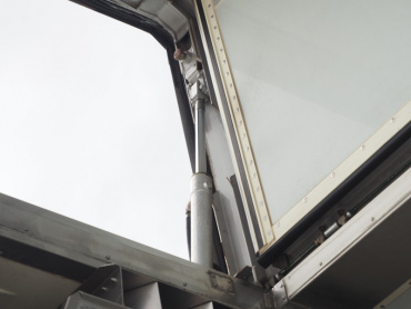 いすゞ ギガ 冷凍ウイング 大型 PJ-CYL51V5 年式 H17 [写真17]