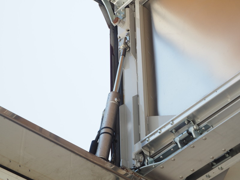 いすゞ ギガ ウイング車 大型 LKG-CYJ77A 年式 H24[写真10]