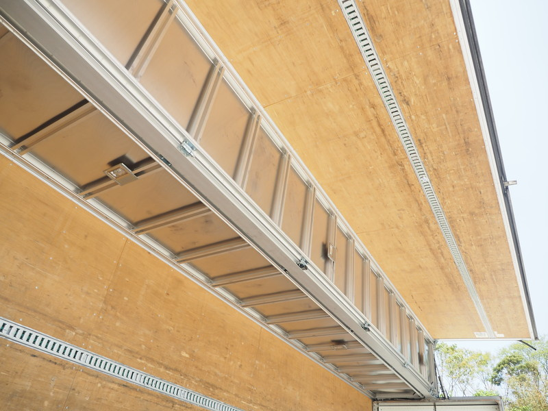 いすゞ ギガ ウイング車 大型 LKG-CYJ77A 年式 H24[写真17]