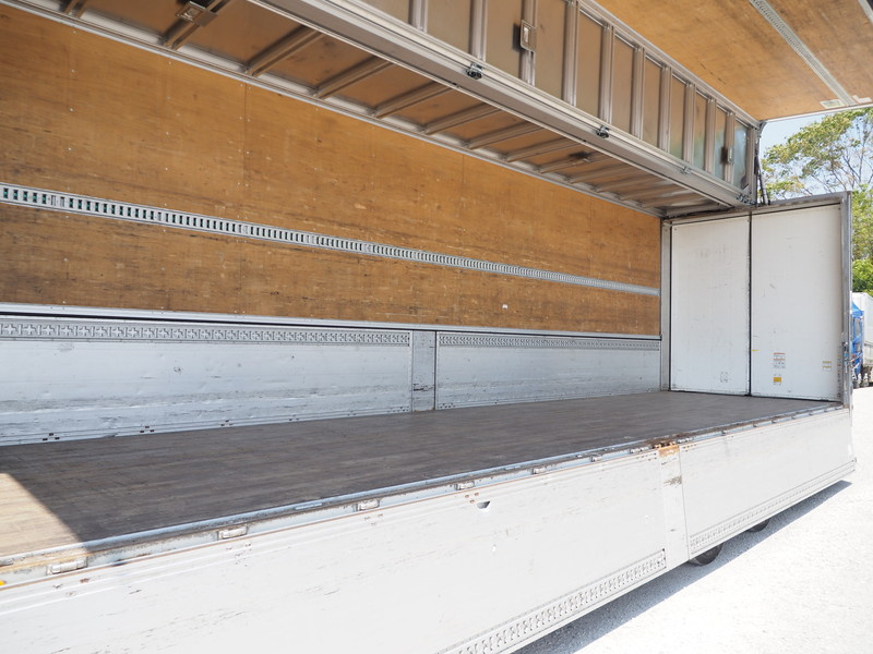 いすゞ ギガ ウイング車 大型 LKG-CYJ77A 年式 H24[写真16]