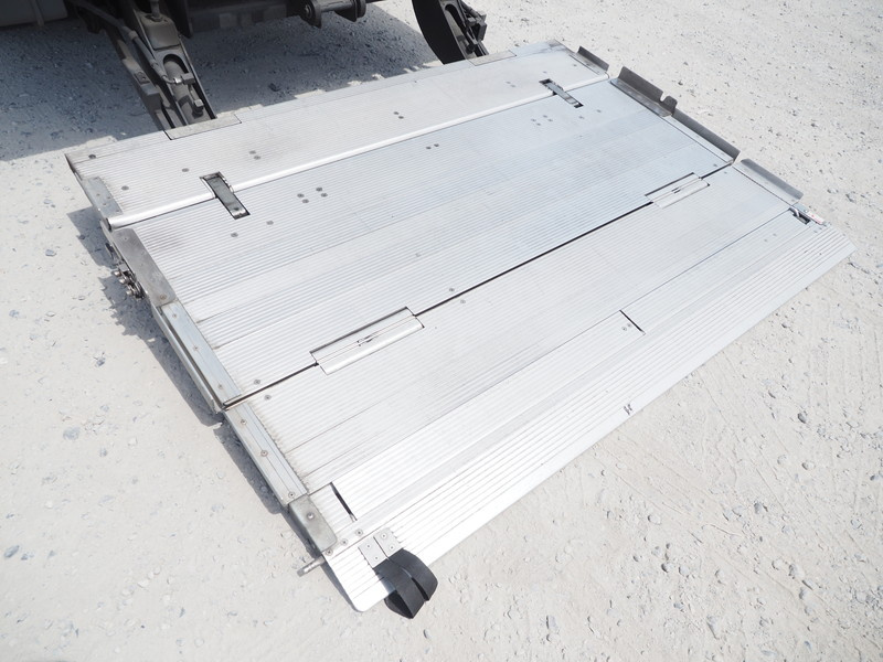 いすゞ エルフ バン車 小型 TPG-NMR85AN 年式 H27[写真15]