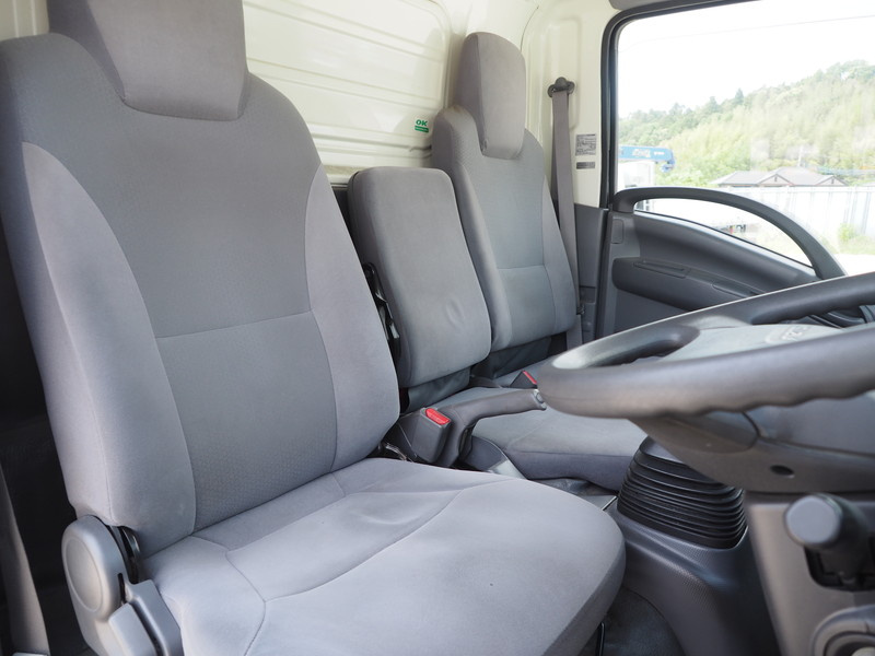 いすゞ エルフ バン車 小型 TPG-NMR85AN 年式 H27[写真17]