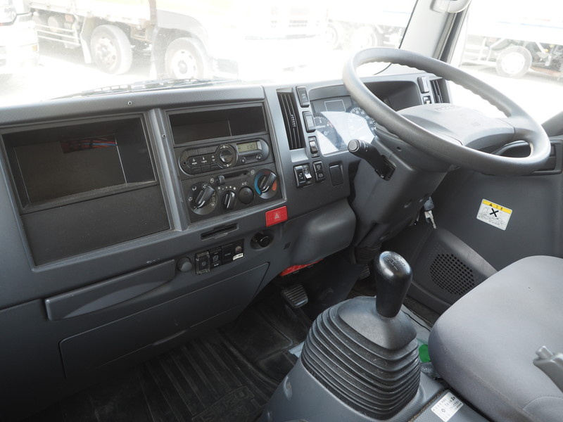 いすゞ エルフ バン車 小型 TPG-NMR85AN 年式 H27[写真19]