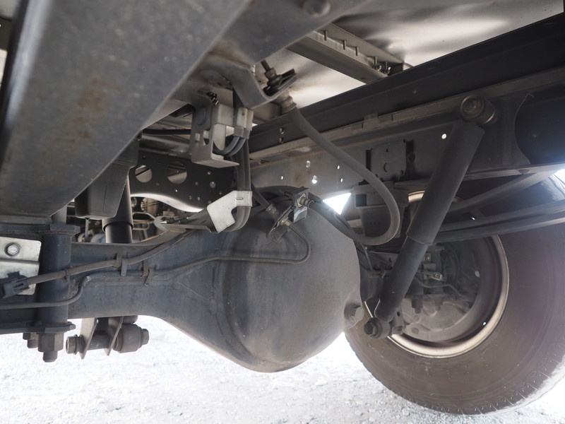 いすゞ エルフ バン車 小型 TPG-NMR85AN 年式 H27[写真25]