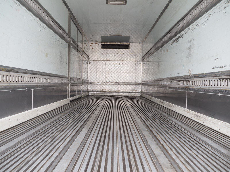 いすゞ フォワード 冷凍バン 中増t PKG-FSR34T2 年式 H19[写真12]