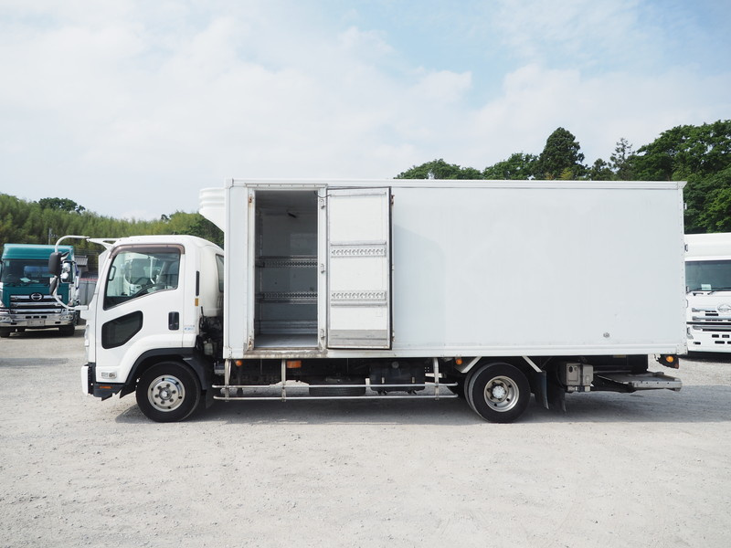 いすゞ フォワード 冷凍バン 中型 TKG-FRR90S2 年式 H25[写真09]