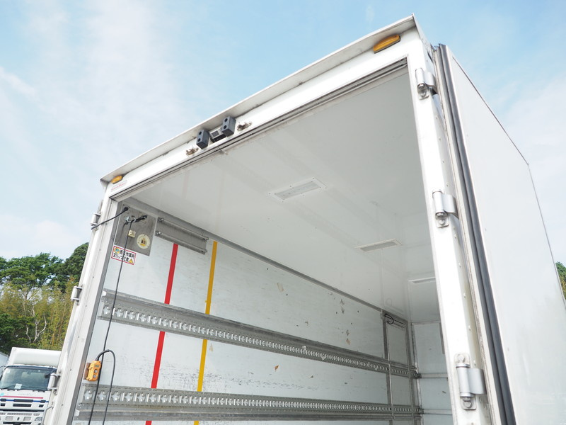 いすゞ フォワード 冷凍バン 中型 TKG-FRR90S2 年式 H25[写真15]