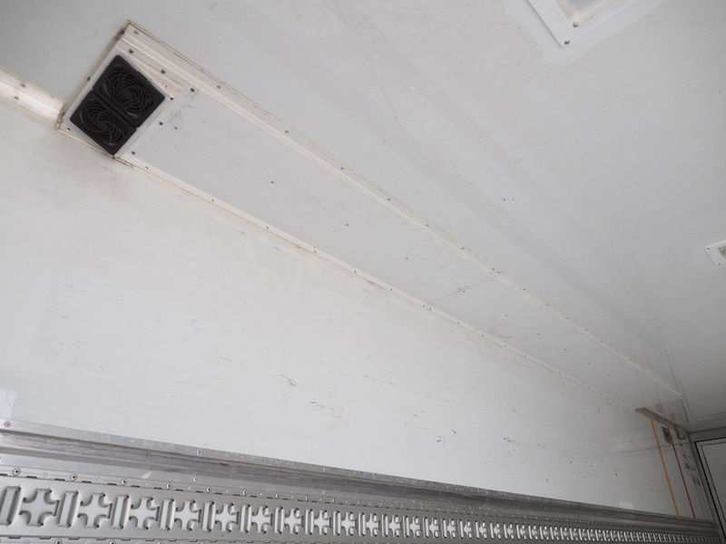 いすゞ フォワード 冷凍バン 中型 TKG-FRR90S2 年式 H25[写真13]