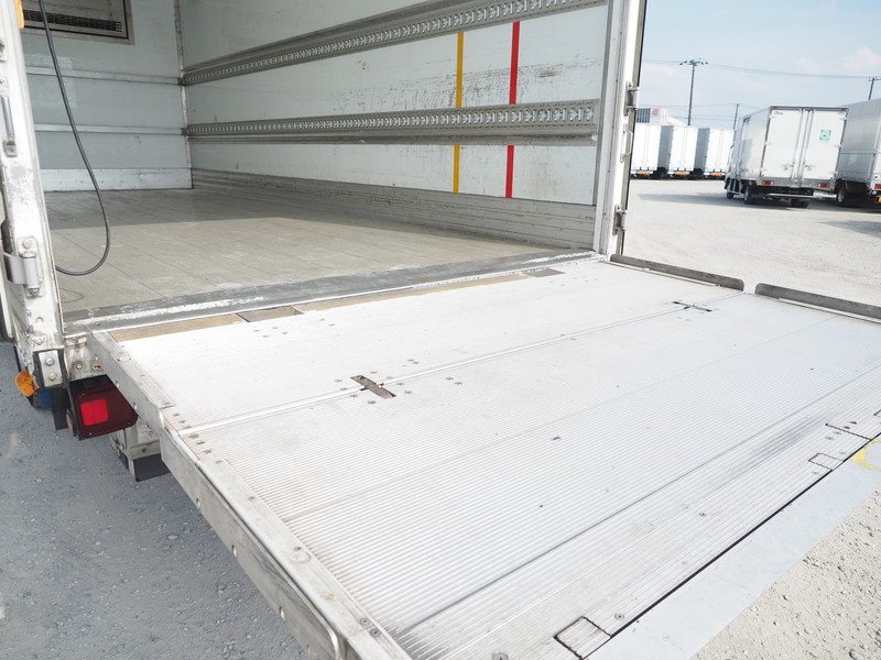 いすゞ フォワード 冷凍バン 中型 TKG-FRR90S2 年式 H25[写真19]