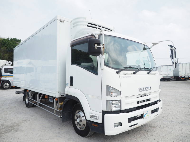 いすゞ フォワード 冷凍バン 中型 TKG-FRR90S2 年式 H25[写真03]