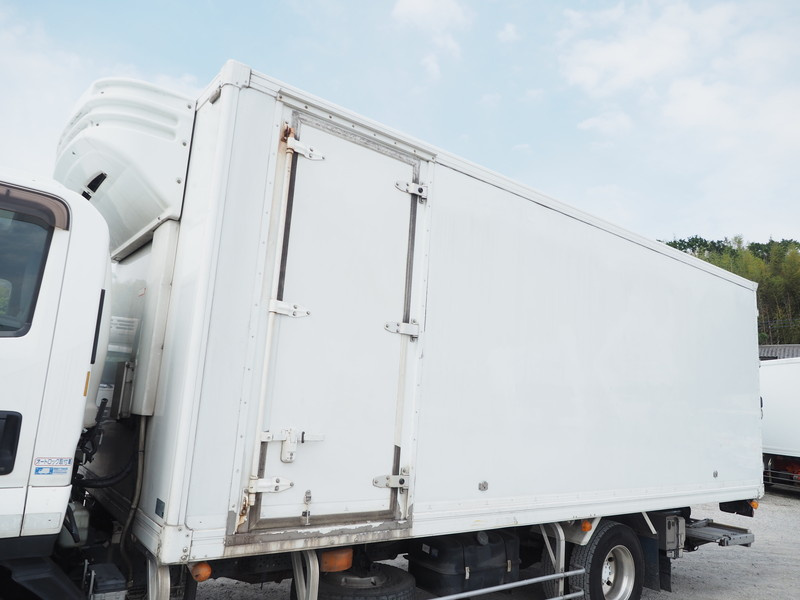 いすゞ フォワード 冷凍バン 中型 TKG-FRR90S2 年式 H25[写真08]