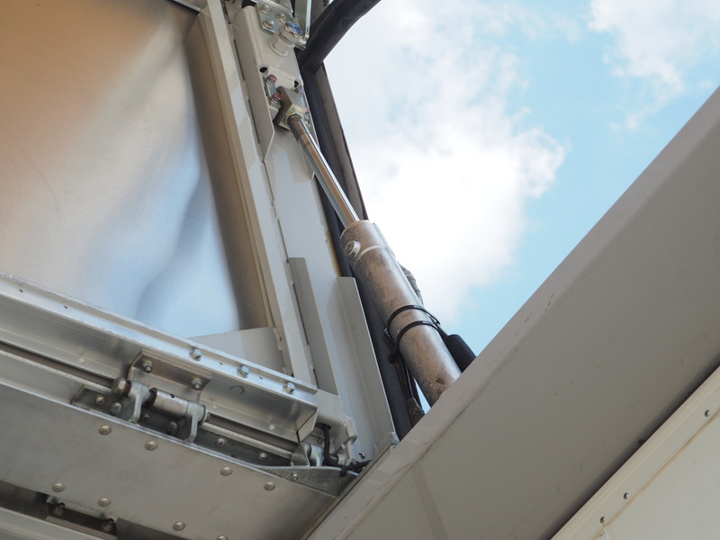 いすゞ ギガ ウイング車 大型 QKG-CYJ77A 年式 H25[写真14]