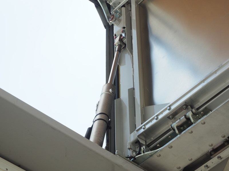 いすゞ ギガ ウイング車 大型 QKG-CYJ77A 年式 H25[写真10]