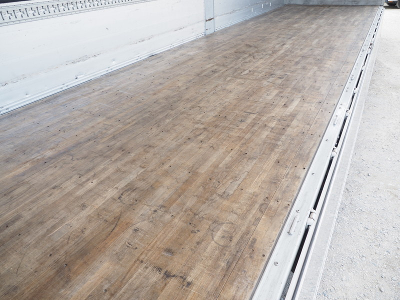 いすゞ ギガ ウイング車 大型 QKG-CYJ77A 年式 H25[写真18]