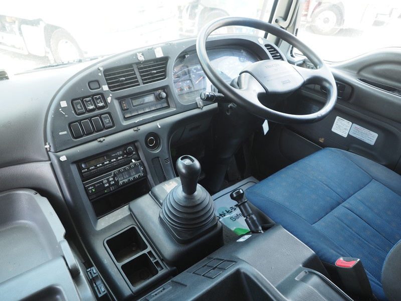 いすゞ ギガ ウイング車 大型 QKG-CYJ77A 年式 H25[写真29]