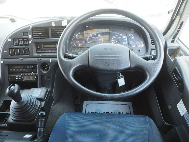 いすゞ ギガ ウイング車 大型 QKG-CYJ77A 年式 H25[写真28]