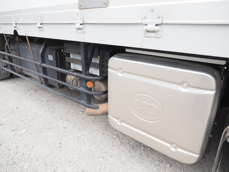 UDトラックス クオン 冷凍ウイング 大型 QKG-CG5ZA 年式 H24[写真09]