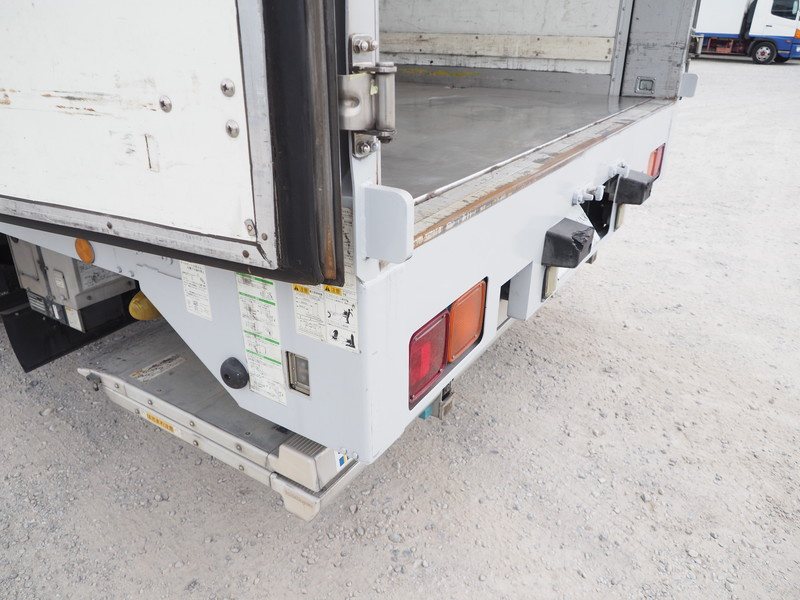 UDトラックス クオン 冷凍ウイング 大型 QKG-CG5ZA 年式 H24[写真25]