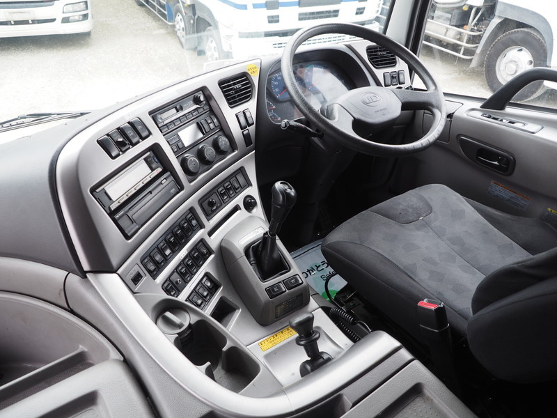 UDトラックス クオン 冷凍ウイング 大型 QKG-CG5ZA 年式 H24[写真35]