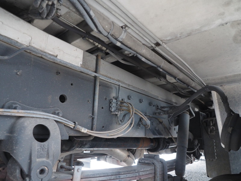 UDトラックス クオン 冷凍ウイング 大型 QKG-CG5ZA 年式 H24[写真45]