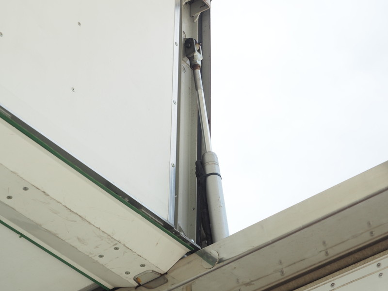 いすゞ ギガ 冷凍ウイング 大型 PDG-CYJ77W8 年式 H20[写真21]