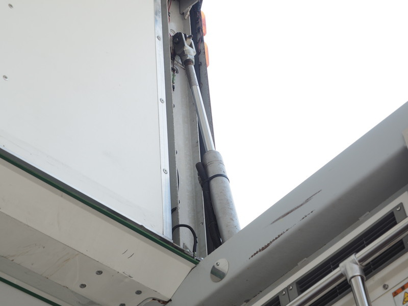 いすゞ ギガ 冷凍ウイング 大型 PDG-CYJ77W8 年式 H20[写真14]