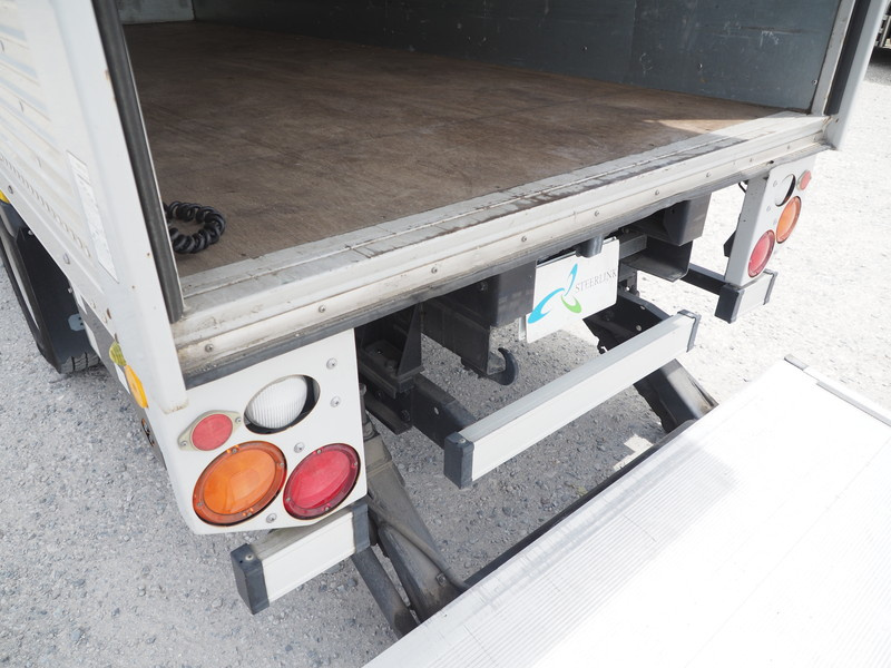 いすゞ エルフ バン車 小型 BKG-NMR85AN 年式 H22[写真15]