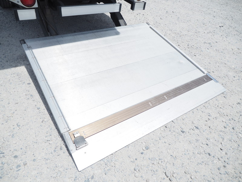 いすゞ エルフ バン車 小型 BKG-NMR85AN 年式 H22[写真17]