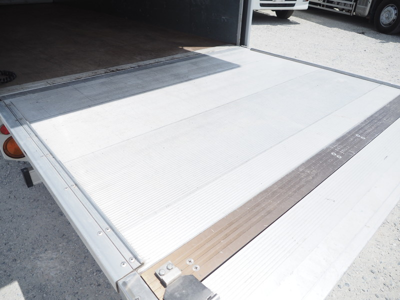 いすゞ エルフ バン車 小型 BKG-NMR85AN 年式 H22[写真18]