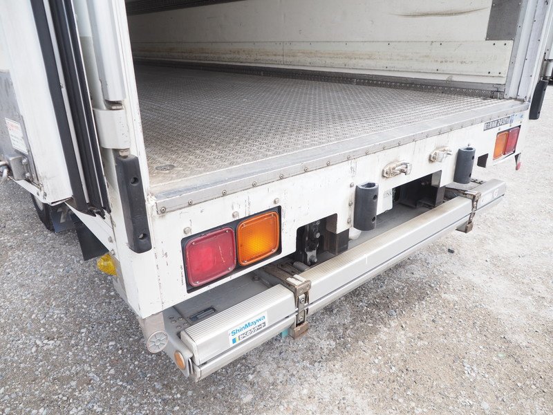 いすゞ フォワード 冷凍バン 中型 TKG-FRR90T2 年式 H25[写真17]