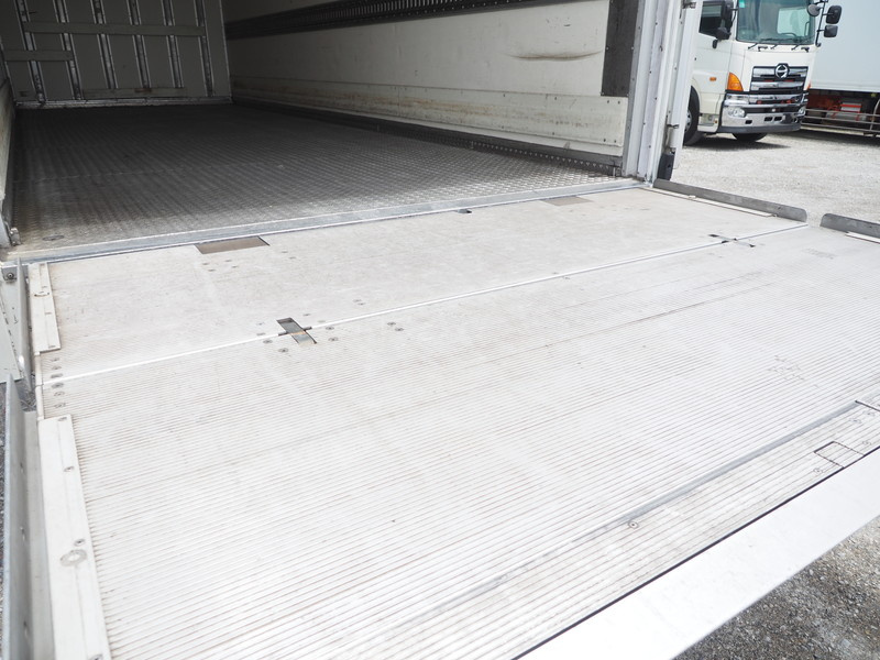 いすゞ フォワード 冷凍バン 中型 TKG-FRR90T2 年式 H25[写真21]