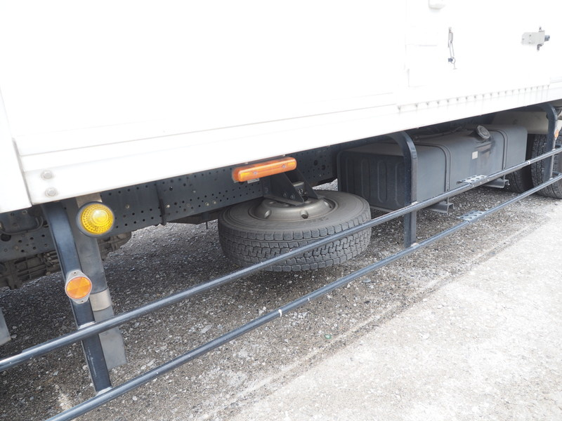 いすゞ フォワード 冷凍バン 中型 TKG-FRR90T2 年式 H25[写真11]