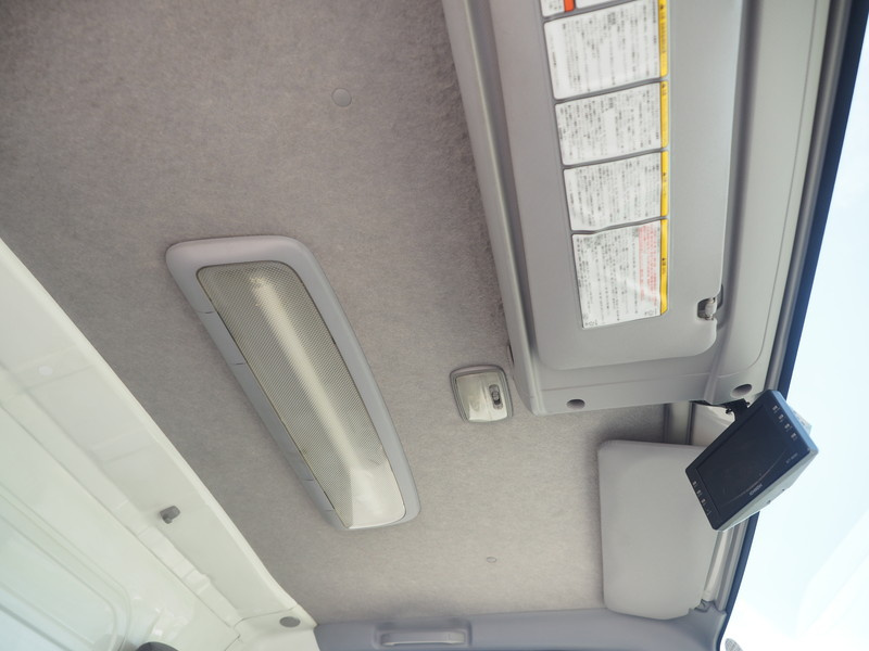 いすゞ エルフ バン車 小型 BKG-NMR85AN 年式 H22[写真24]