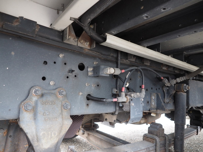 いすゞ ギガ ウイング車 大型 QKG-CYJ77A 年式 H25[写真38]