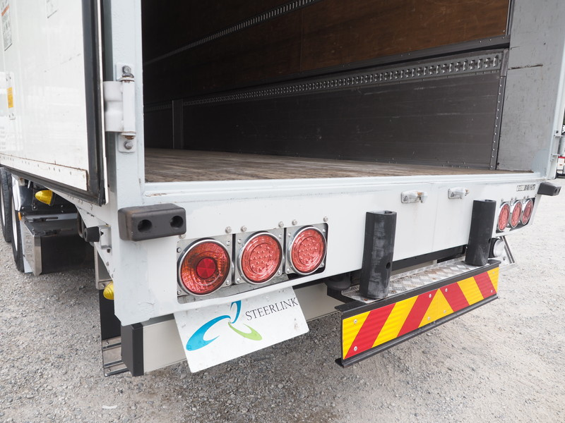 いすゞ ギガ ウイング車 大型 QKG-CYJ77A 年式 H25[写真27]