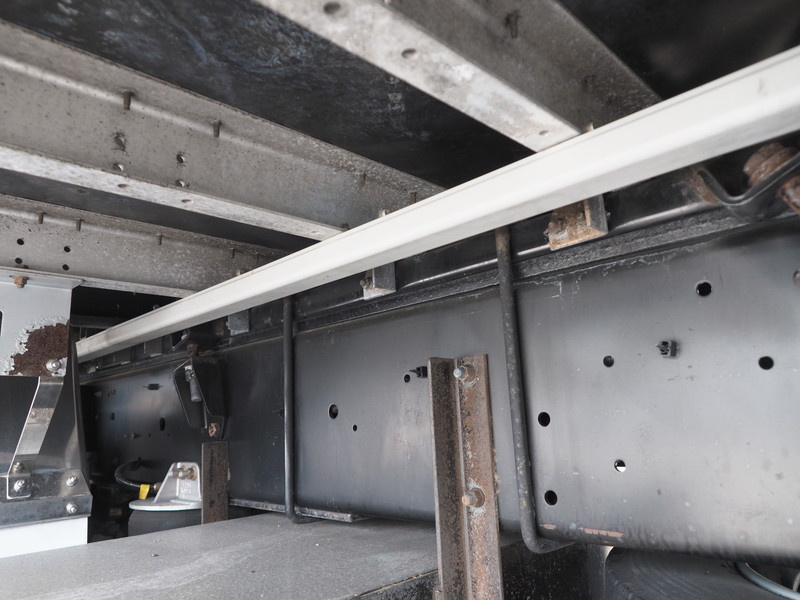 いすゞ ギガ ウイング車 大型 QKG-CYJ77A 年式 H25[写真40]