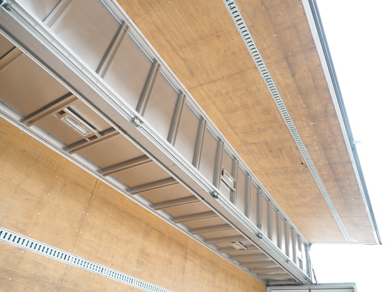 いすゞ ギガ ウイング車 大型 QKG-CYJ77A 年式 H25[写真19]