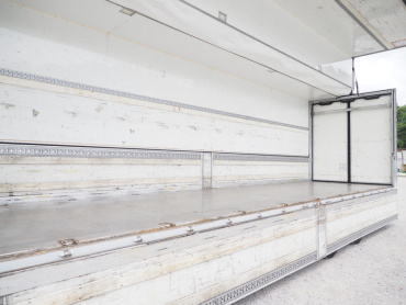 UDトラックス クオン 冷凍ウイング 大型 QKG-CG5ZA 年式 H24 [写真16]