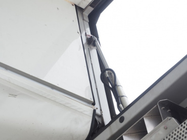 UDトラックス クオン 冷凍ウイング 大型 QKG-CG5ZA 年式 H24 [写真11]