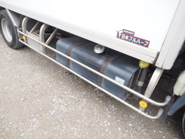 いすゞ エルフ 冷凍バン 小型 BKG-NMR85AN 年式 H22 [写真09]