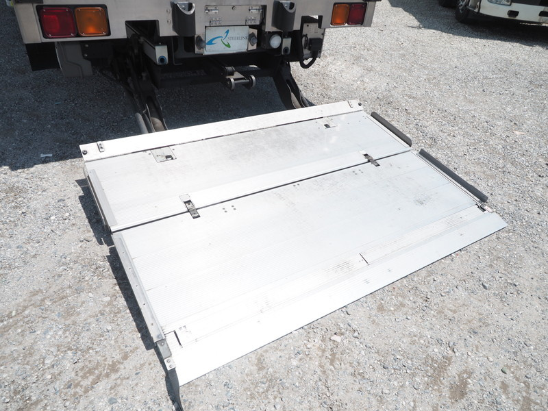 いすゞ フォワード 冷凍バン 中型 TKG-FRR90S2 年式 H27[写真23]