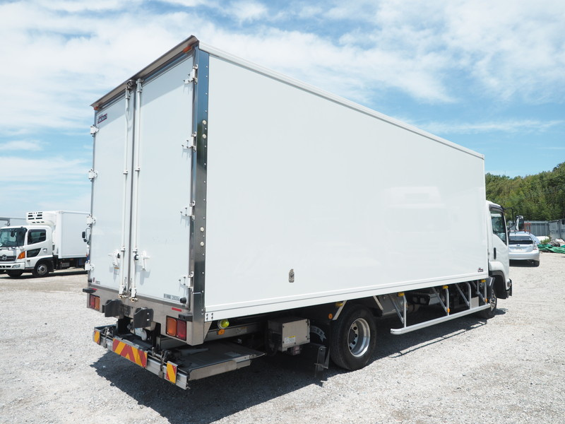 いすゞ フォワード 冷凍バン 中型 TKG-FRR90S2 年式 H27[写真05]