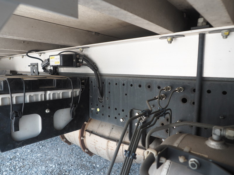 いすゞ フォワード 冷凍バン 中型 TKG-FRR90S2 年式 H27[写真33]