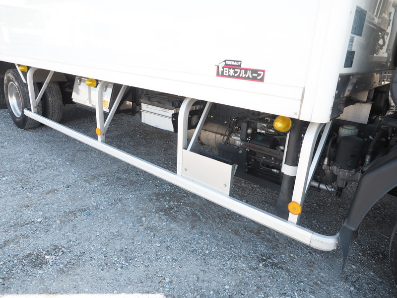 いすゞ フォワード 冷凍バン 中型 TKG-FRR90S2 年式 H27[写真10]