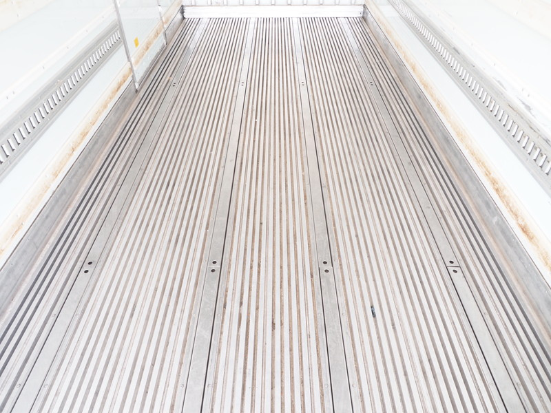 いすゞ フォワード 冷凍バン 中型 TKG-FRR90S2 年式 H27[写真17]